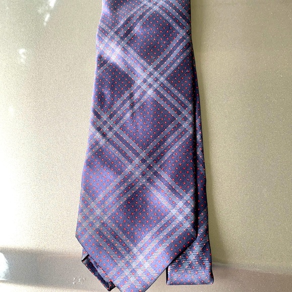 CLASSIC BURBERRY 100% SILK MADE IN ITALY - Picture 1 of 2
